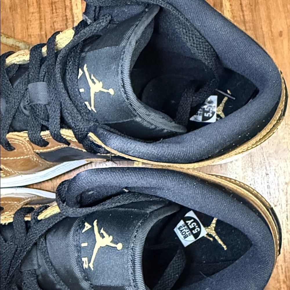 Air Jordan 1 womens 7 / 5.5 youth - Picture 4 of 4